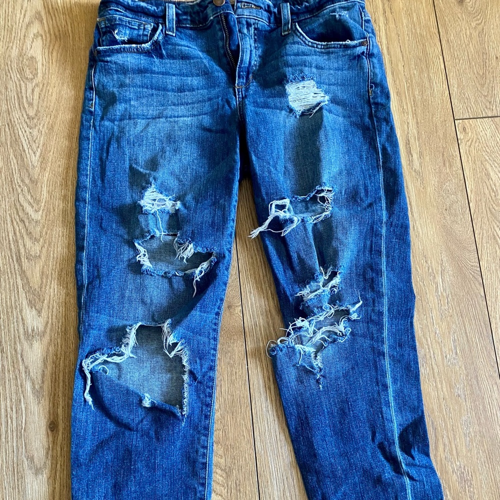 Joe's jeans destroyed boyfriend cropped style, great condition size 27.
